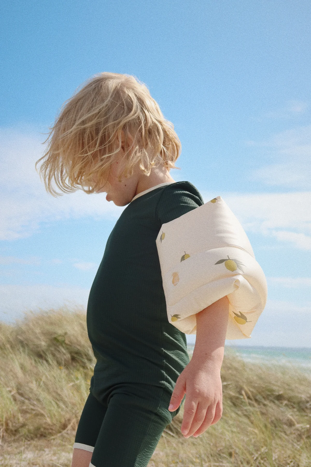 Konges Slojd ujumiskätised – Roll Up Wings, Cherry Kodumaailm ja muud tarvikud - HellyK - Kvaliteetsed lasteriided, villariided, barefoot jalatsid