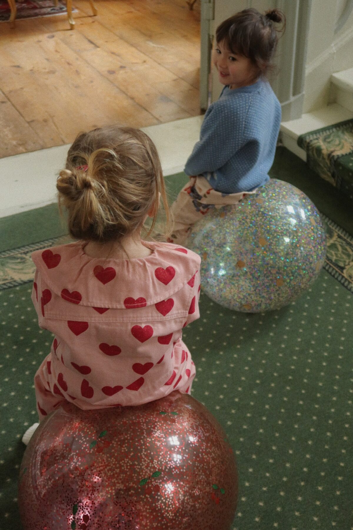 Konges Slojd Glitter Jump Ball, Lemon Hobihobused / hüppeloomad/ hüppepallid - HellyK - Kvaliteetsed lasteriided, villariided, barefoot jalatsid