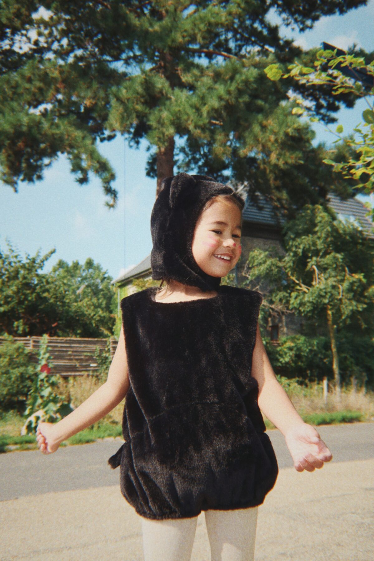 Konges Slojd näovärvipliiatsite komplekt, 8tk Hooldusvahendid, kosmeetika ja aksessuaarid - HellyK - Kvaliteetsed lasteriided, villariided, barefoot jalatsid