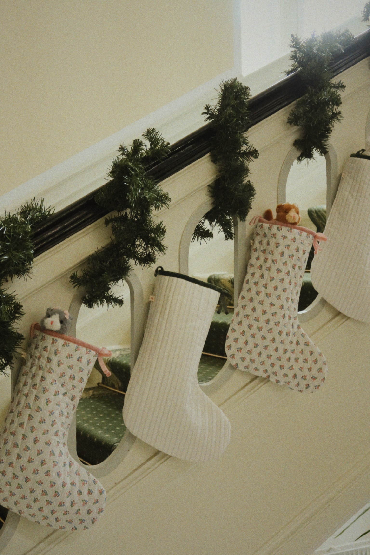 Konges Slojd Baby Animals, Brown Cat Kaisukad ja kaltsunukud - HellyK - Kvaliteetsed lasteriided, villariided, barefoot jalatsid