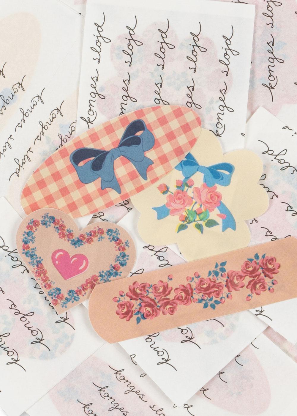 Konges Slojd “Kiss and comfort” plaastrid, pink mix Hooldusvahendid, kosmeetika ja aksessuaarid - HellyK - Kvaliteetsed lasteriided, villariided, barefoot jalatsid