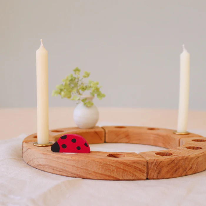 Grimm´s dekoratiivfiguur “Lepatriinu” Grimm's puidust mänguasjad - HellyK - Kvaliteetsed lasteriided, villariided, barefoot jalatsid