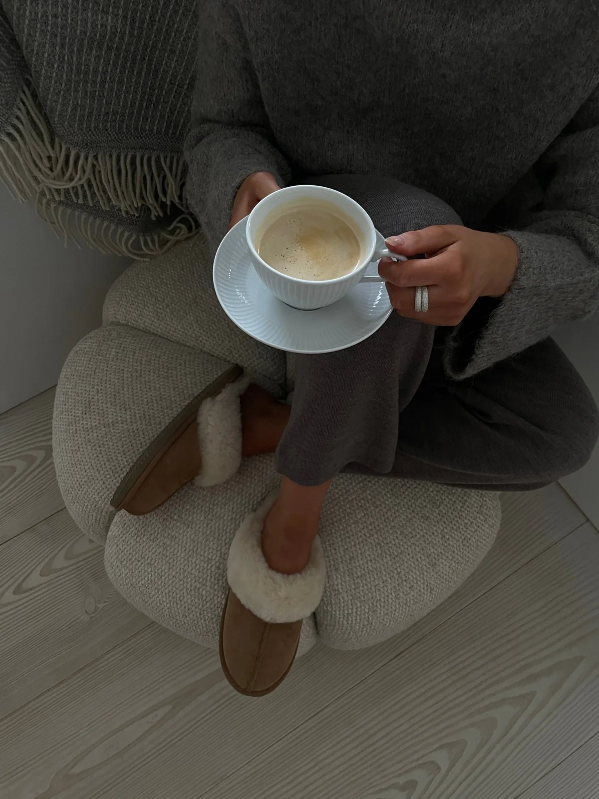 Rosemunde lambanahast sussid, taupe Hommikumantlid pidžaamad ja muud kodutarbed - HellyK - Kvaliteetsed lasteriided, villariided, barefoot jalatsid