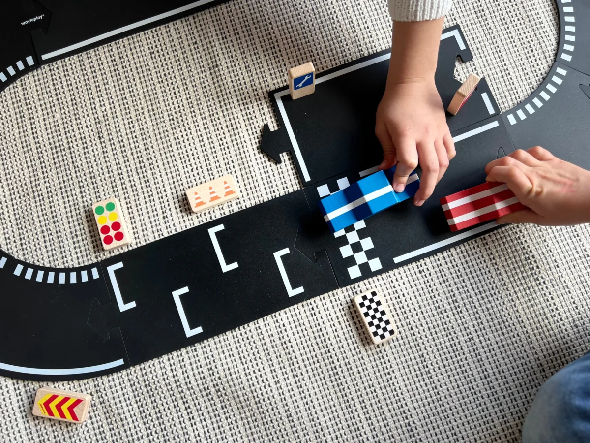 Waytoplay Roadblocks – Race Signs Waytoplay Roadblocks – Race Signs Mänguasjad - HellyK - Kvaliteetsed lasteriided, villariided, barefoot jalatsid