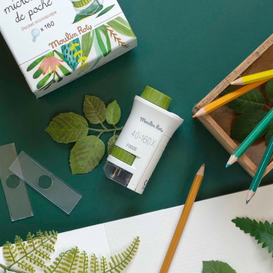 Moulin Roty taskumikroskoop Moulin Roty taskumikroskoop Mänguasjad - HellyK - Kvaliteetsed lasteriided, villariided, barefoot jalatsid