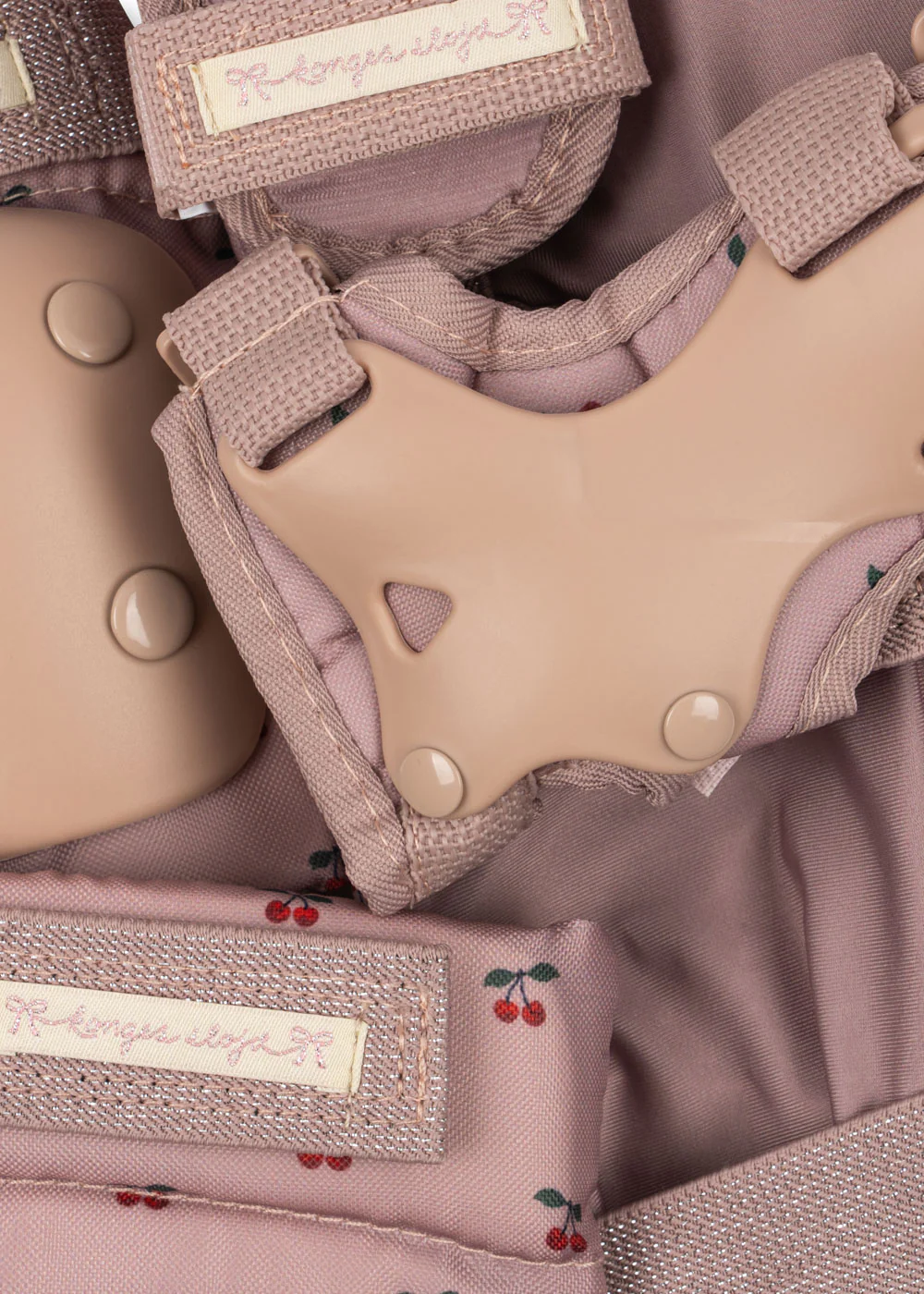 Konges Slojd rulluisukaitsmed, cherry Kodumaailm ja muud tarvikud - HellyK - Kvaliteetsed lasteriided, villariided, barefoot jalatsid