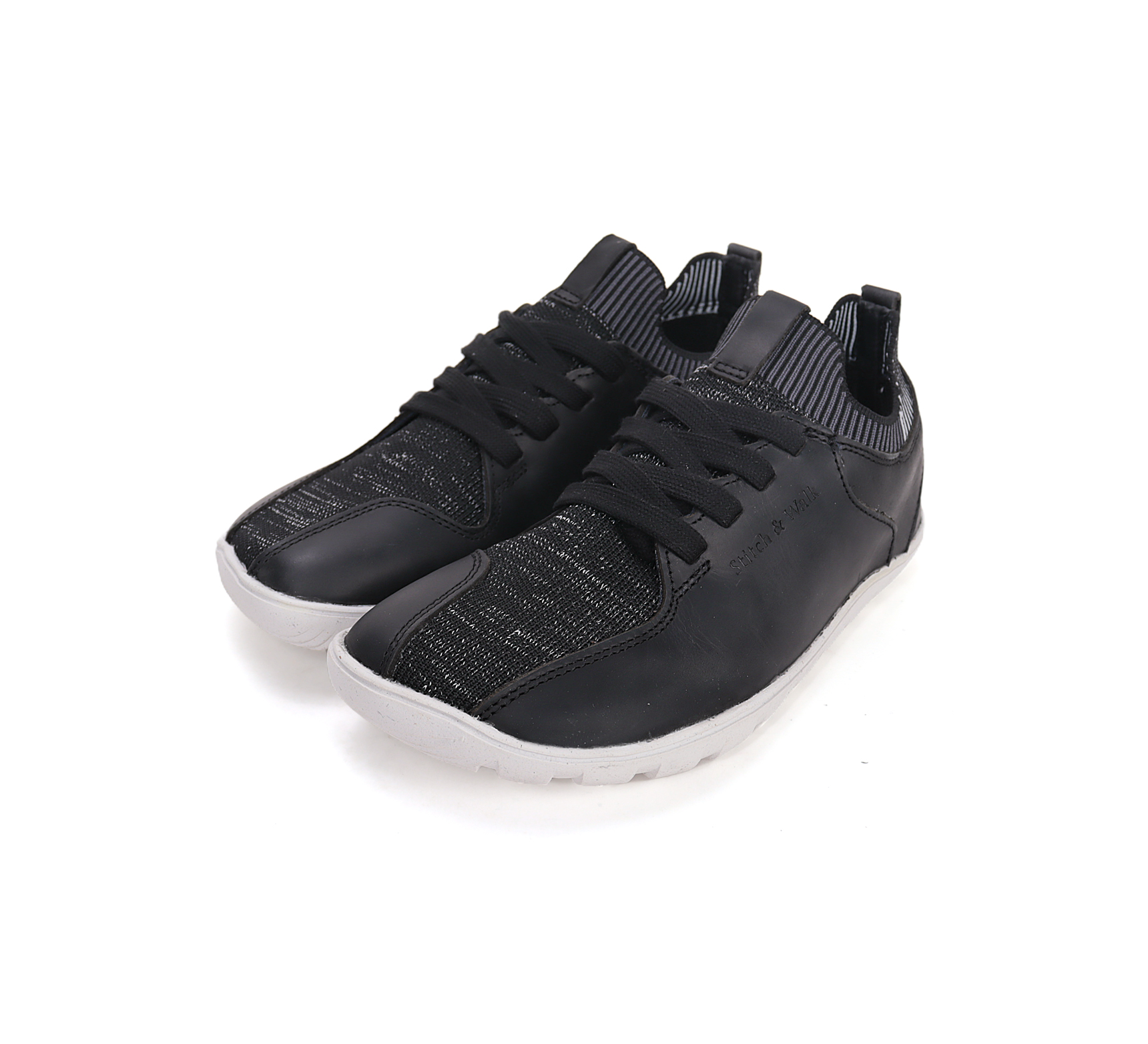 Stitch & Walk tekstiilist ja nahast vabaajajalanõud, black Stitch & Walk tekstiilist ja nahast vabaajajalanõud, black Sisejalats/suvi - HellyK - Kvaliteetsed lasteriided, villariided, barefoot jalatsid