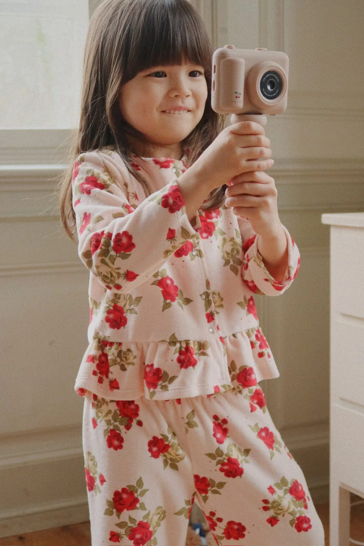 Konges Slojd minu esimene digikaamera, cherry Konges Slojd minu esimene digikaamera, cherry Mänguasjad - HellyK - Kvaliteetsed lasteriided, villariided, barefoot jalatsid