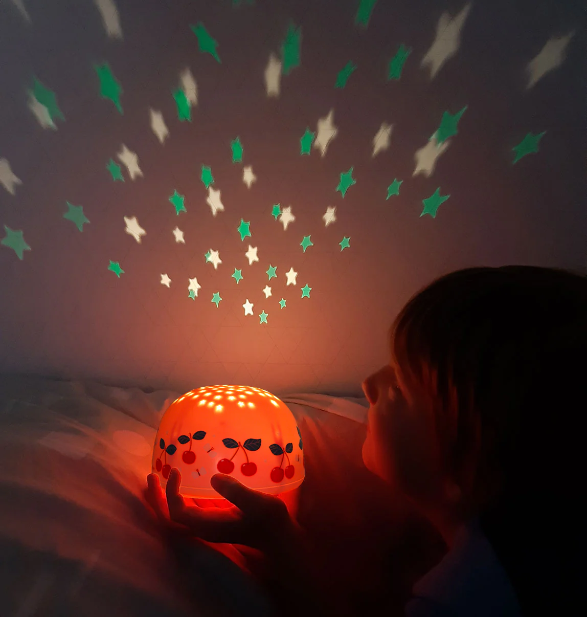 A Little Lovely Company projektor lamp, cherries A Little Lovely Company projektor lamp, cherries Lambid/öölambid/projektorid - HellyK - Kvaliteetsed lasteriided, villariided, barefoot jalatsid