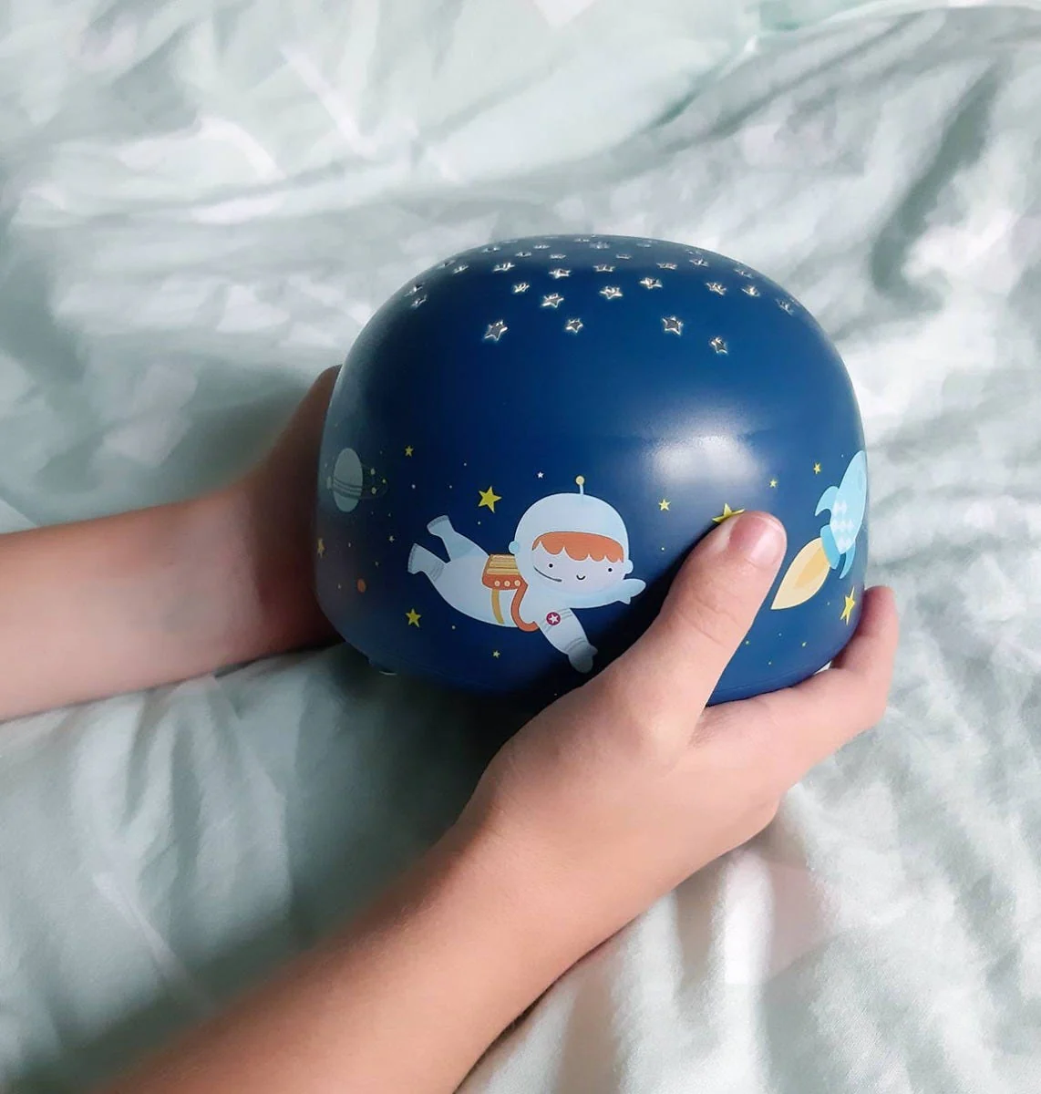 A Little Lovely Company projektor lamp, space Lambid/öölambid/projektorid - HellyK - Kvaliteetsed lasteriided, villariided, barefoot jalatsid