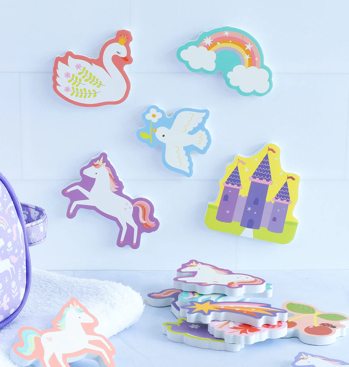 A Little Lovely Company vahtkummist vannimänguasjad, unicorn dreams Mänguasjad - HellyK - Kvaliteetsed lasteriided, villariided, barefoot jalatsid