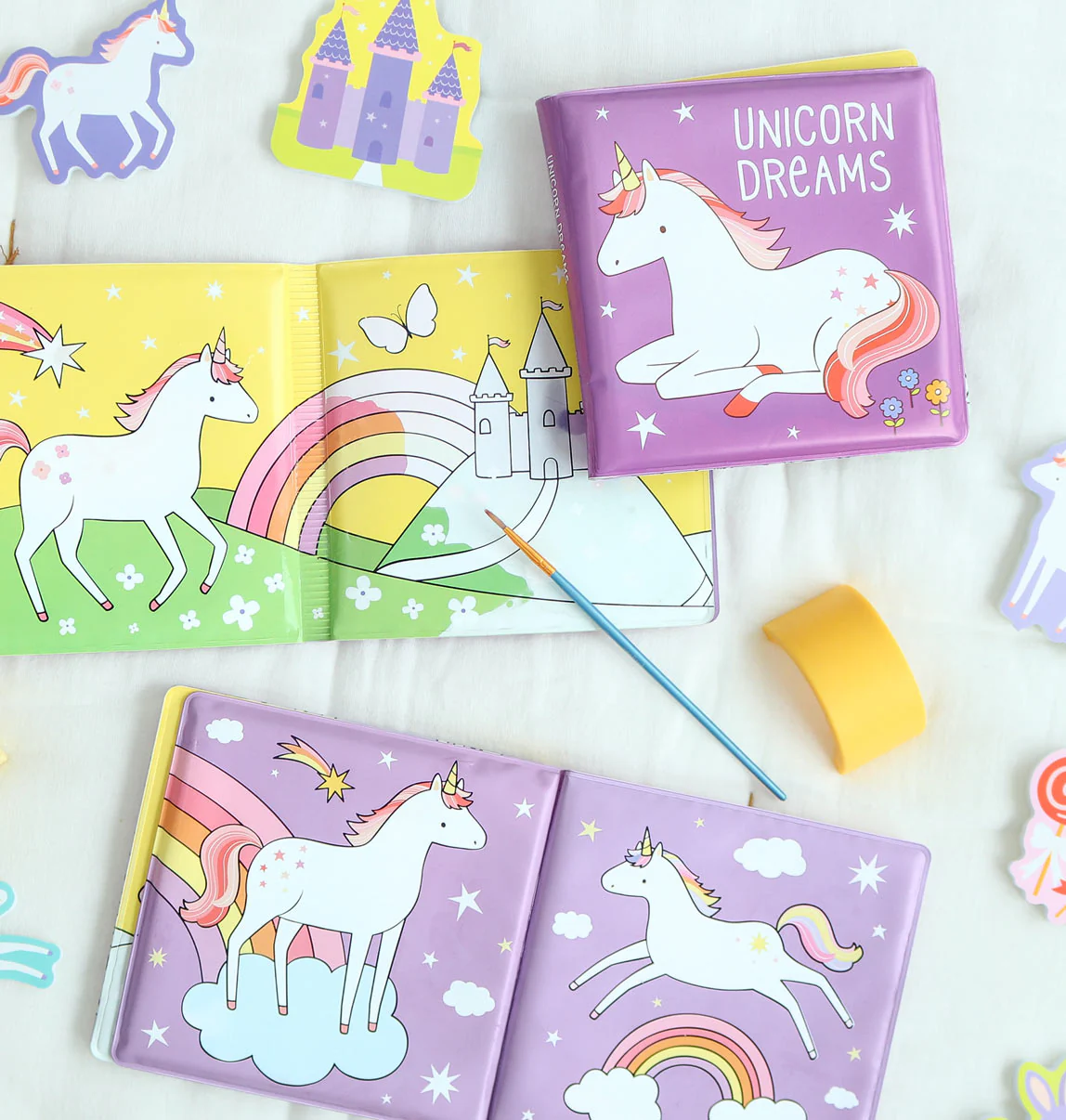 A Little Lovely Company maagiline vanniraamat, unicorn dreams A Little Lovely Company maagiline vanniraamat, unicorn dreams Mänguasjad - HellyK - Kvaliteetsed lasteriided, villariided, barefoot jalatsid