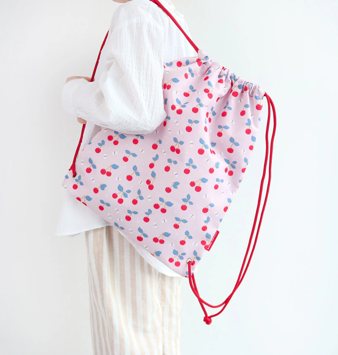 A Little Lovely Company nöörkott, cherries Mänguasjad - HellyK - Kvaliteetsed lasteriided, villariided, barefoot jalatsid