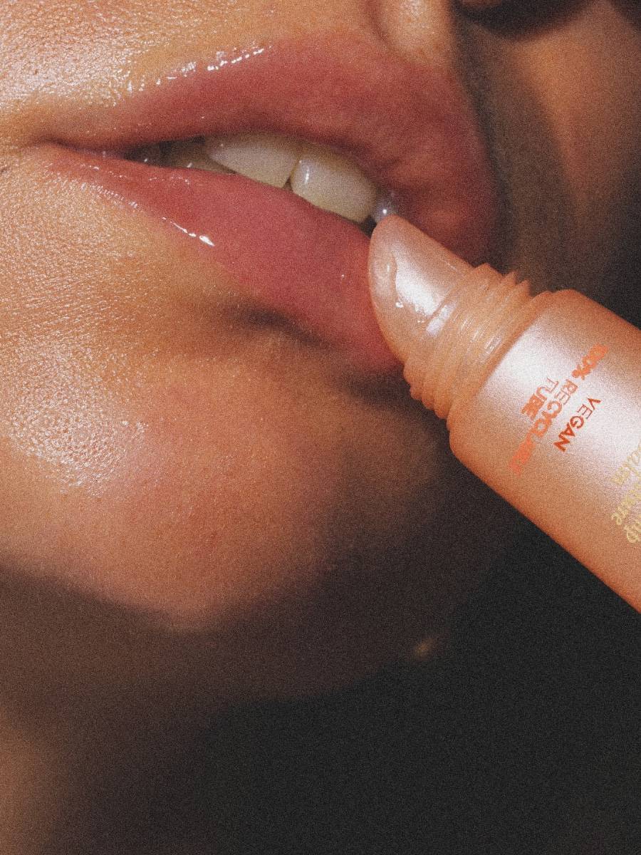 MAGRADA täidlust andev huulepalsam, virsik Hooldusvahendid, kosmeetika ja aksessuaarid - HellyK - Kvaliteetsed lasteriided, villariided, barefoot jalatsid