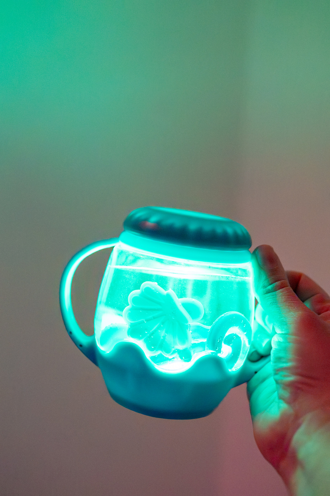 Glo Pals Sensory Play MINI, värviline valguspurk, blue Glo Pals Sensory Play MINI, värviline valguspurk, blue Glo Pals helendavad valguskuubikud - HellyK - Kvaliteetsed lasteriided, villariided, barefoot jalatsid