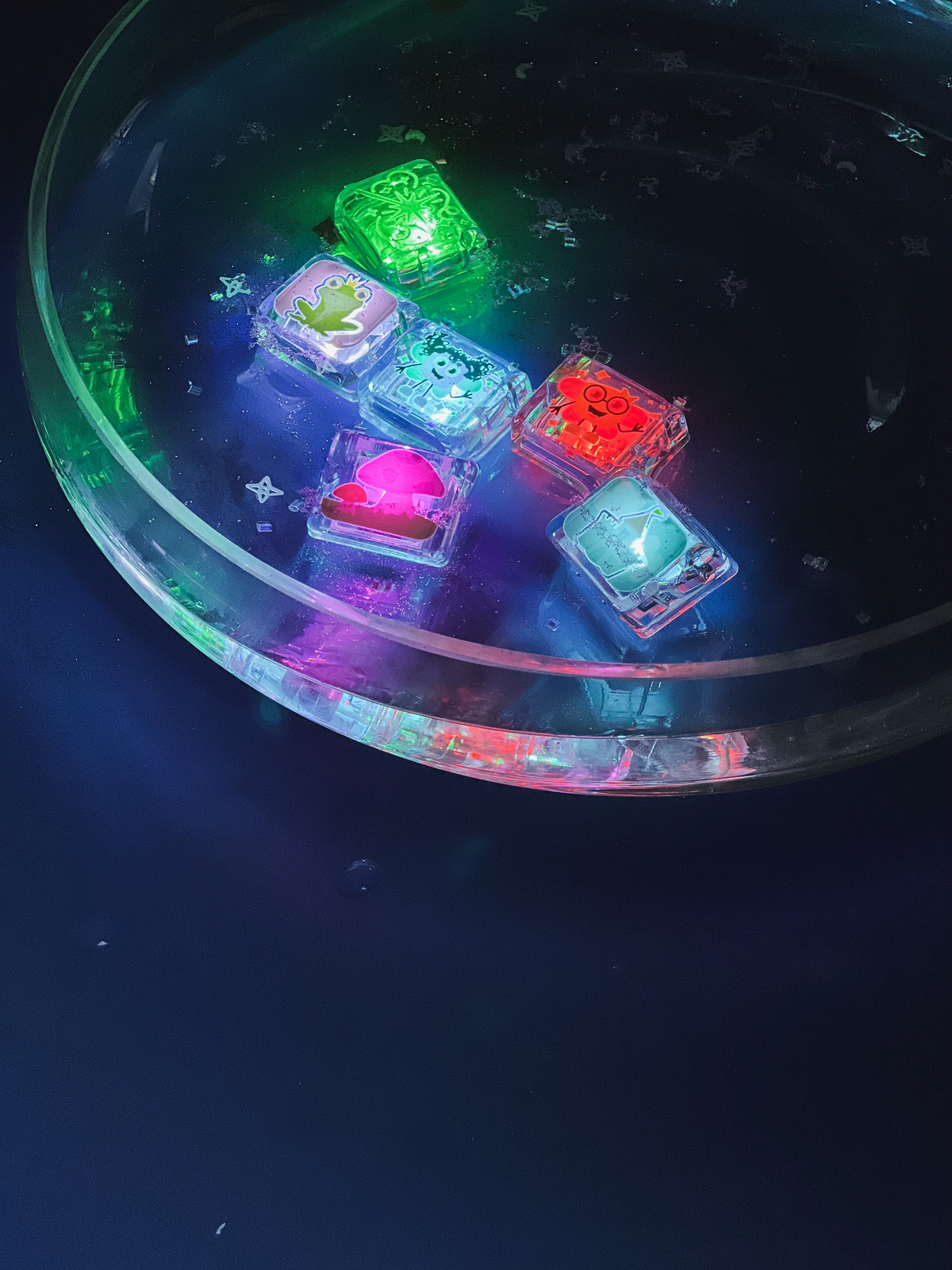 Glo Pals sensoorsed valguskuubikud vanni – Fairy Edition Glo Pals helendavad valguskuubikud - HellyK - Kvaliteetsed lasteriided, villariided, barefoot jalatsid