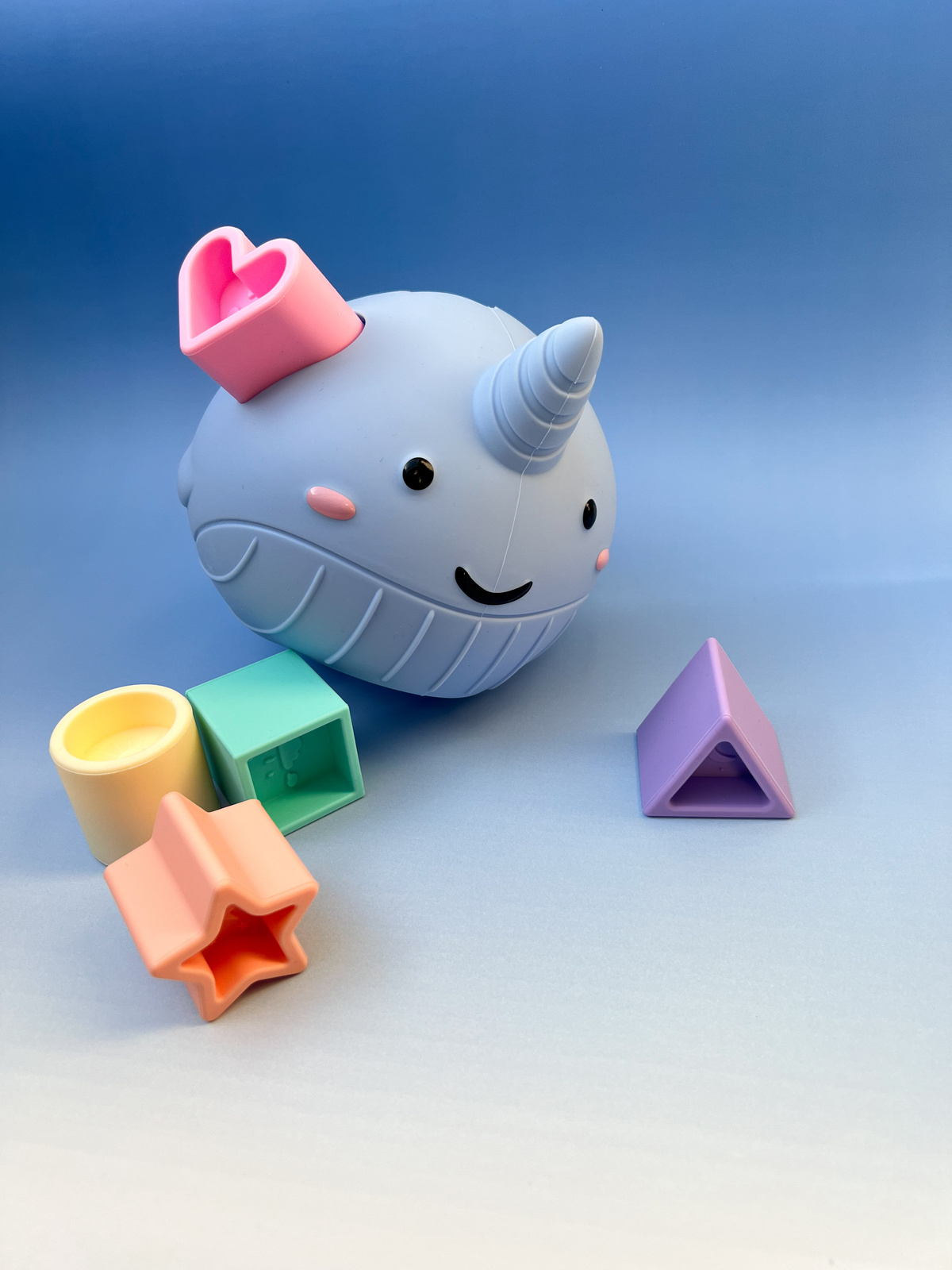 Jellystone narvali kujuline kujundite sorteerija, pastel Mänguasjad - HellyK - Kvaliteetsed lasteriided, villariided, barefoot jalatsid