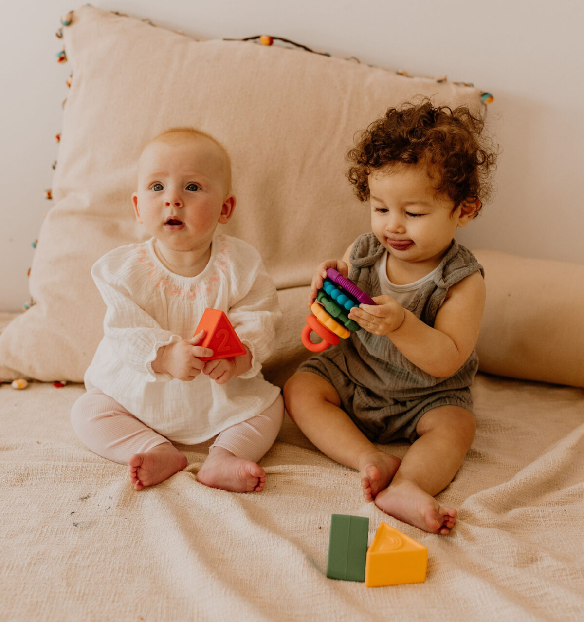 Jellystone närimismänguasi, vikerkaar Beebimänguasjad - HellyK - Kvaliteetsed lasteriided, villariided, barefoot jalatsid