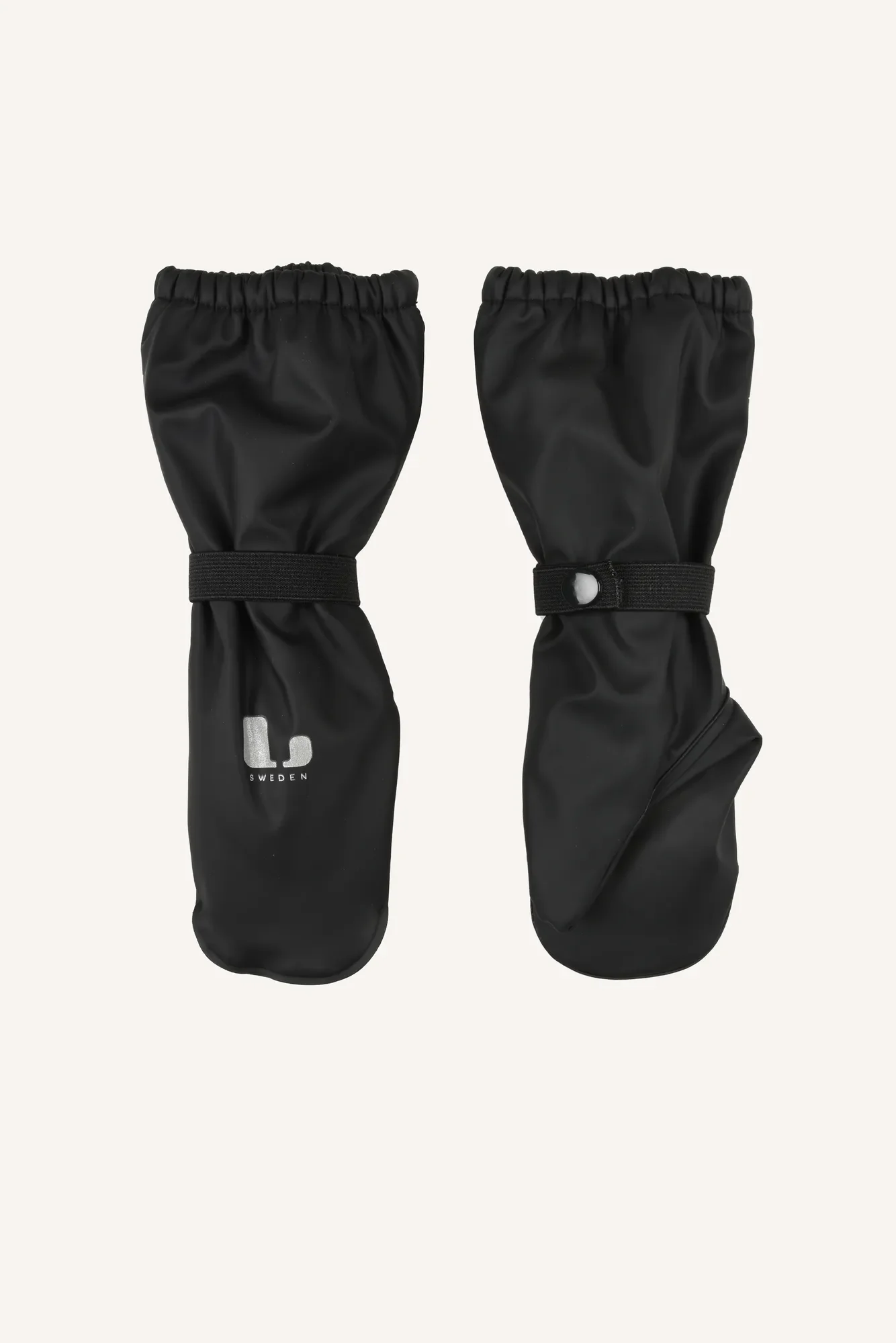 Lindberg Tahult veekindlad labakud, black Lindberg Tahult veekindlad labakud, black Kindad - HellyK - Kvaliteetsed lasteriided, villariided, barefoot jalatsid